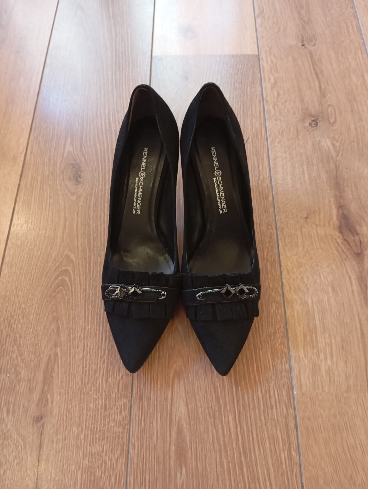 Kennel stiletto ante