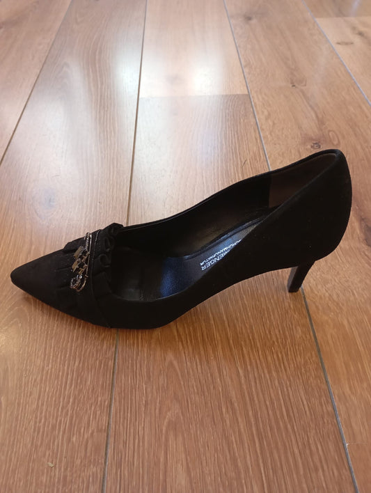 Kennel stiletto ante